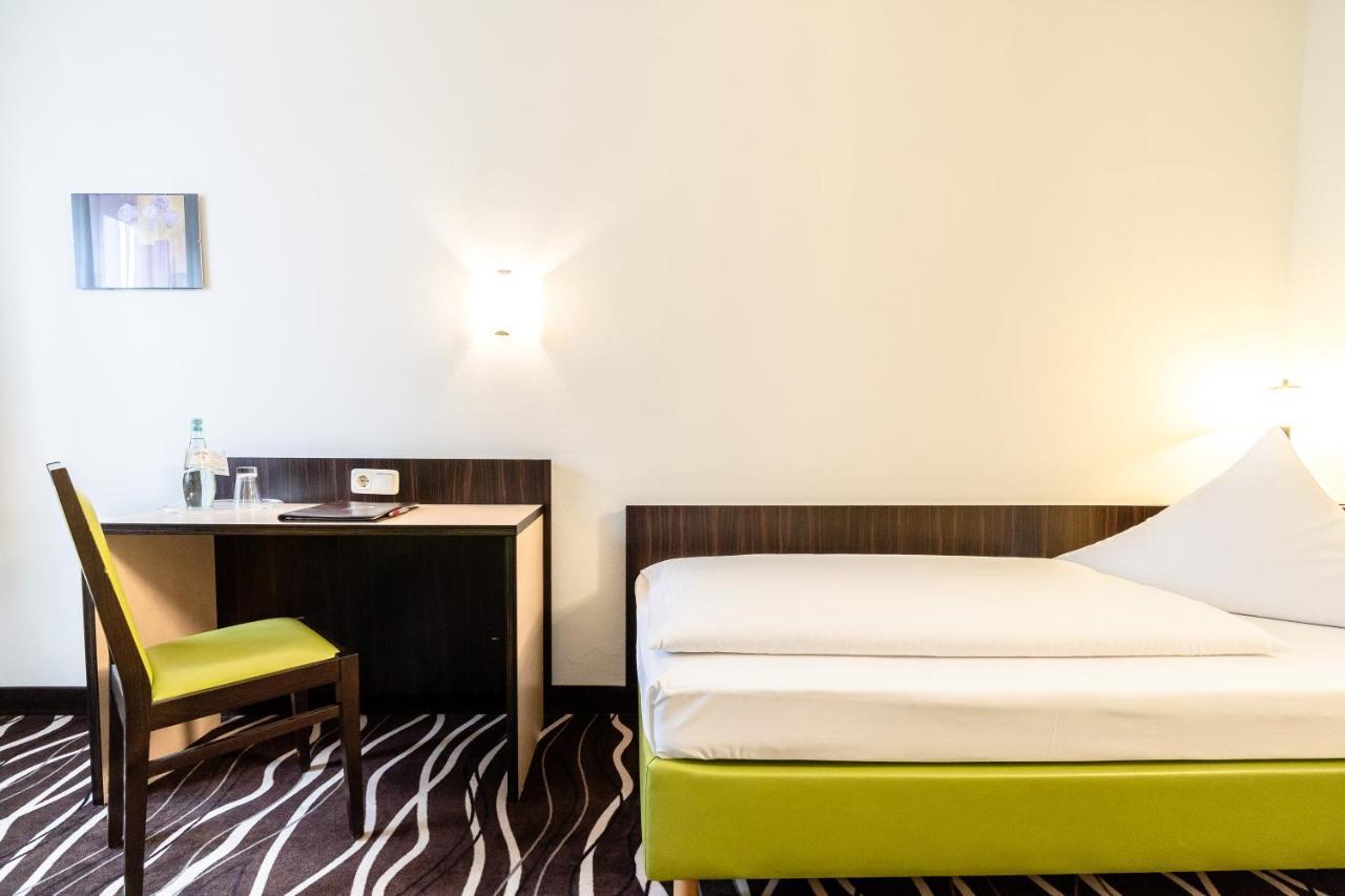 Hotel Demas Munchen-Унтерахинг Екстериор снимка